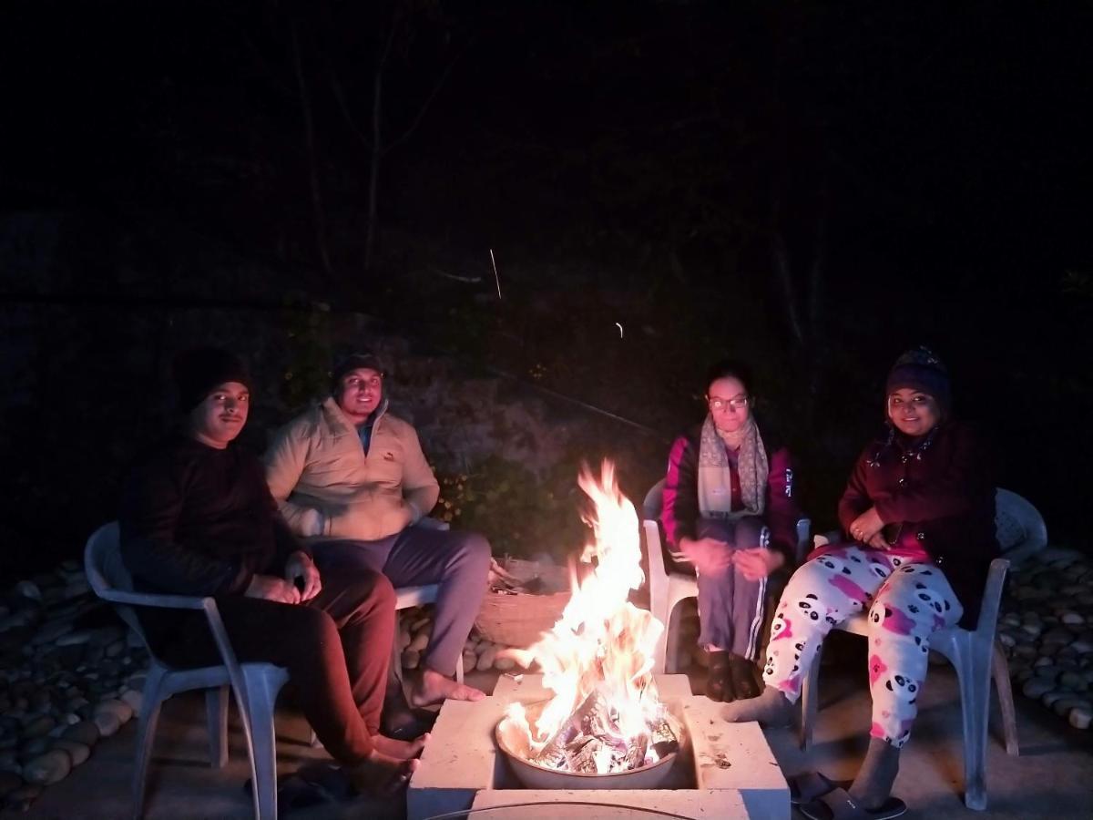 Neha Homestay Shimla Luaran gambar